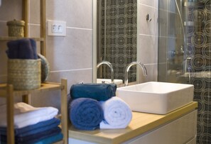 City Apartment | Bathroom