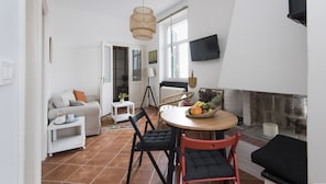 City Apartment | In-room dining