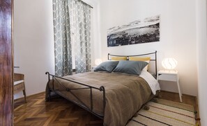 City Apartment | 2 bedrooms, premium bedding, memory foam beds, free WiFi - New Guest Suite On Main Promenade Riva (Split)