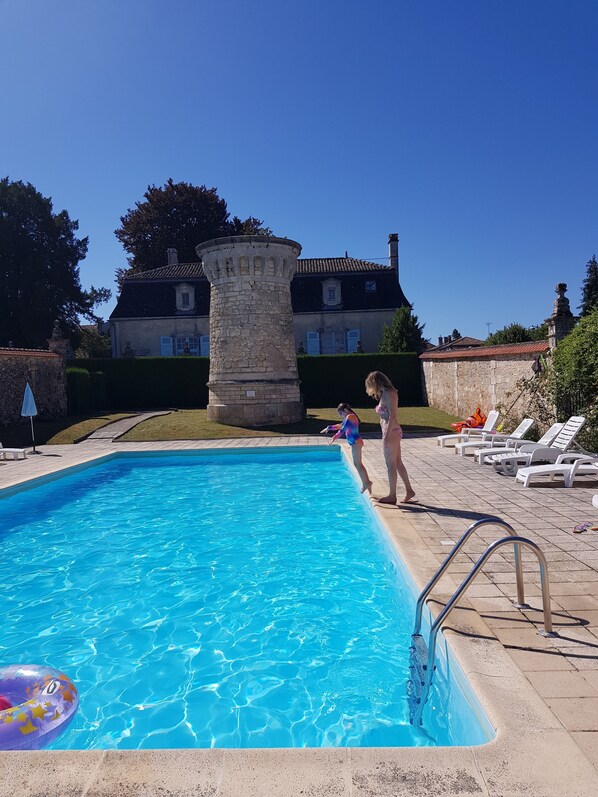 Piscina a l'aire lliure i piscina climatitzada 