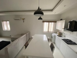 Apartment, 2 Bedrooms | Private kitchen