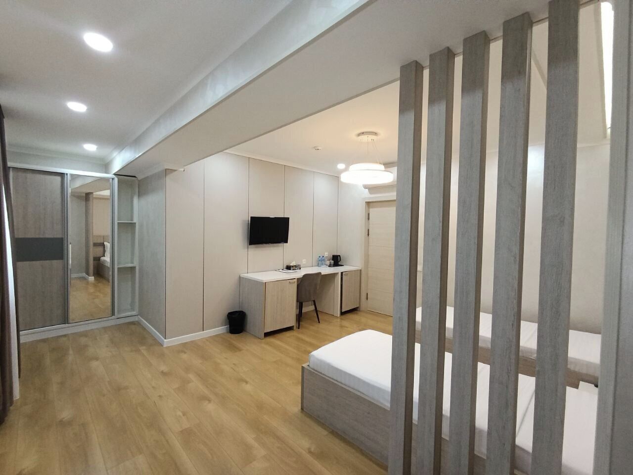 スタンダード ツインルーム | セーフティボックス (室内)、デスク、可動式ベッド、WiFi (無料)