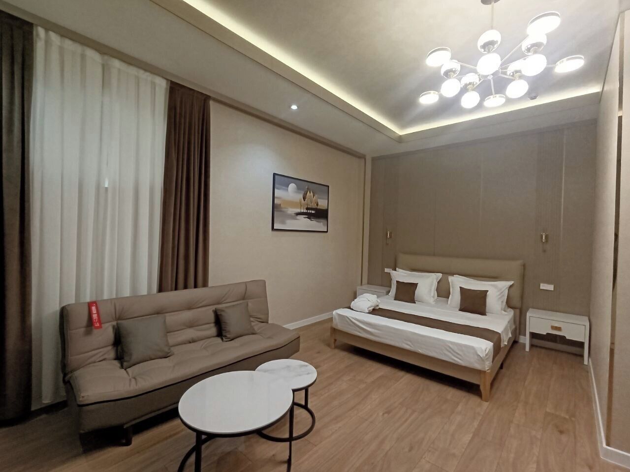 ラグジュアリー ダブルルーム | セーフティボックス (室内)、デスク、可動式ベッド、WiFi (無料)