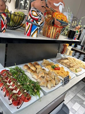 Free daily buffet breakfast - Art Regency Premium Hotel (Tashkent)