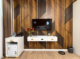 Caja de seguridad en la habitación y escritorio 