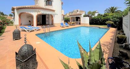 T-0819 Beautiful villa with mediterranean garden