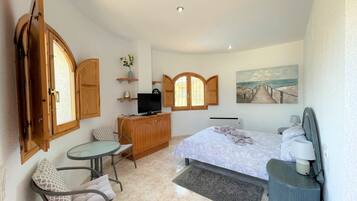 3 bedrooms, iron/ironing board, WiFi