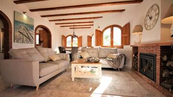 TV, fireplace, stereo, offices