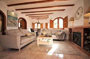 TV, fireplace, stereo, offices
