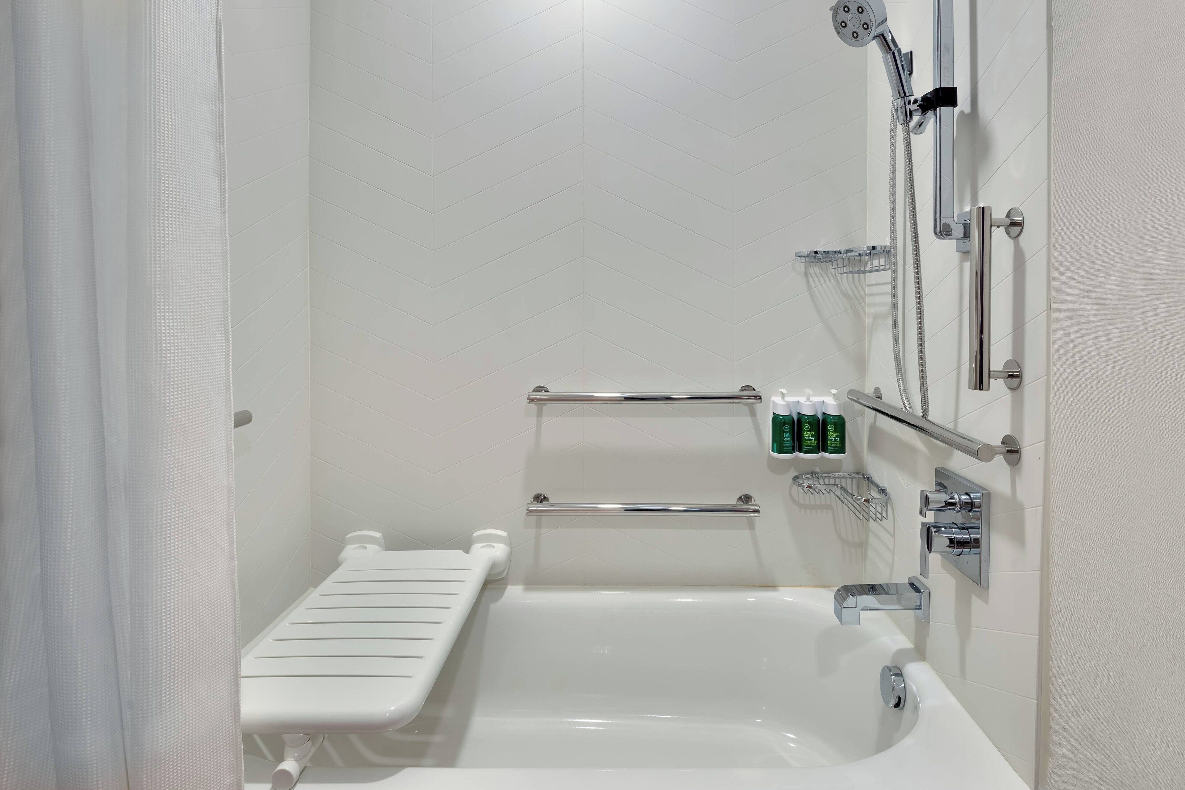 combined shower/bathtub, free toiletries, hair dryer, towels