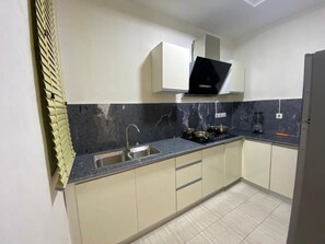 Studio | Private kitchenette | Stovetop