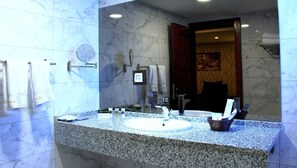 Deluxe Single Room | Bathroom