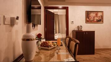 Frühstück, Mittagessen und Abendessen