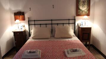 4 dormitorios, tabla de planchar con plancha, cuna de viaje