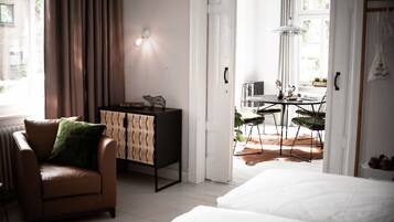 Suite, Non Smoking, Kitchenette (Logier 1) | Minibar, blackout curtains, free WiFi, bed sheets