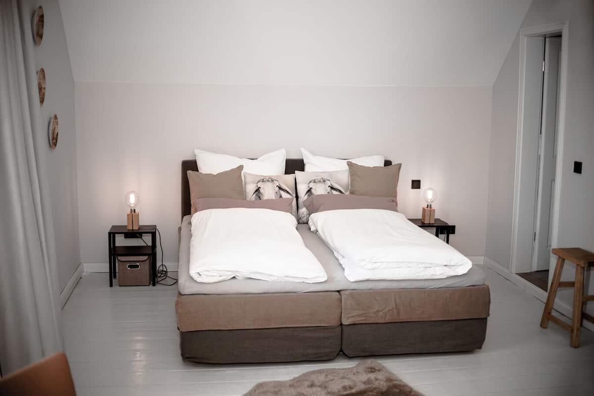 Double Room (Logier 3) | Minibar, blackout drapes, WiFi (free), bed sheets