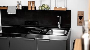 Double Room (Logier 5) | Private kitchenette | Mini-fridge, coffee/tea maker, toaster, cookware/dishes/utensils