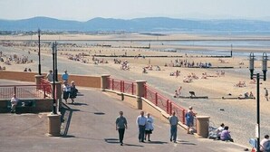 Beach - Westminster Hotel (Rhyl)
