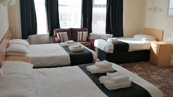 Family Room (Sleeps 5) | Hypo-allergenic bedding, iron/ironing board, bed sheets