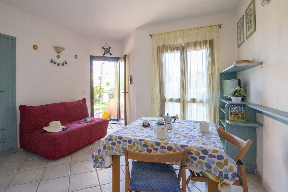 Comfort Apartment, 1 Bedroom, 2 Bathrooms, Courtyard View | Living area