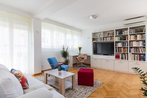 City Apartment | Interior - Sunny City Getaway Close To All (Split)