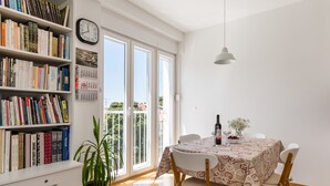 Unclassified image, 5 of 28, button - Sunny City Getaway Close To All (Split)