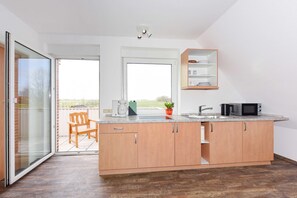 Køleskab, mikrobølgeovn, opvaskemaskine