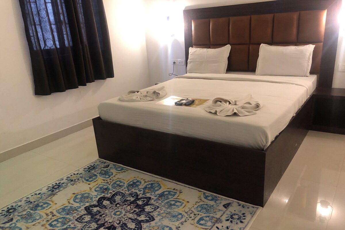 Premium Double Room | Egyptian cotton sheets, premium bedding, down duvets, in-room safe