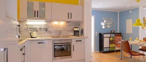 冷蔵庫、電子レンジ、オーブン、食器洗い機