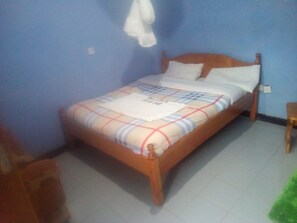 Single Room | Desk, iron/ironing board, free WiFi, bed sheets - Big Klub Restaurant (Karatina)