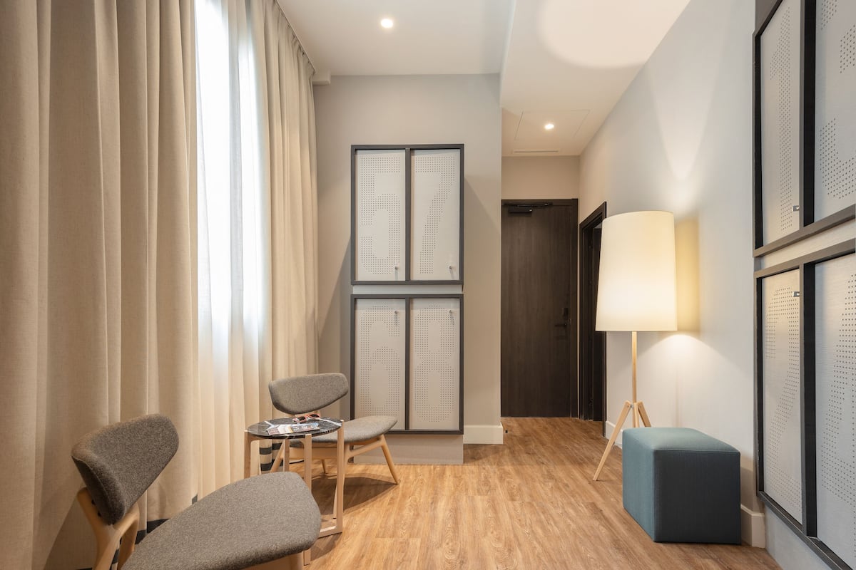 1 bedroom, in-room safe, blackout drapes, soundproofing