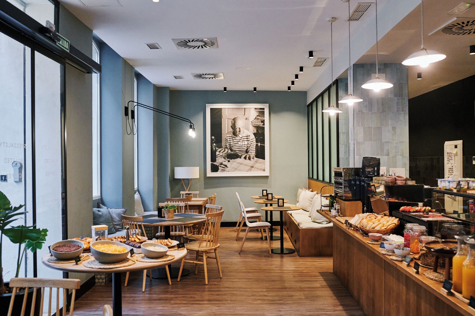 Desayuno buffet (EUR 10 por persona) 