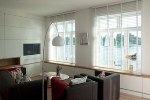 تلفزيون، مشغل دي في دي، كُتُب، مكتبة موسيقى