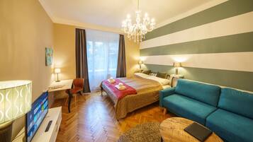 2 Schlafzimmer, Zimmersafe, Schreibtisch, Bügeleisen/Bügelbrett