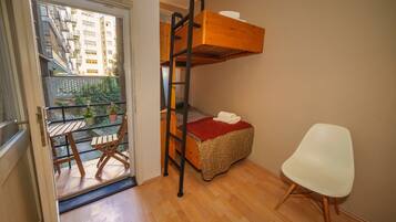 2 slaapkamers, een kluis op de kamer, een bureau