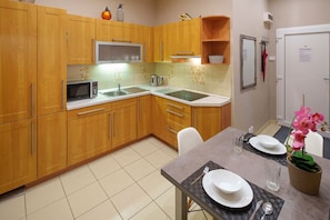 Fridge, microwave, oven, stovetop