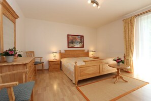 2 Schlafzimmer, Zimmersafe, Reisekinderbett, WLAN