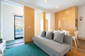 Televisión, Netflix, servicios de streaming y oficina 