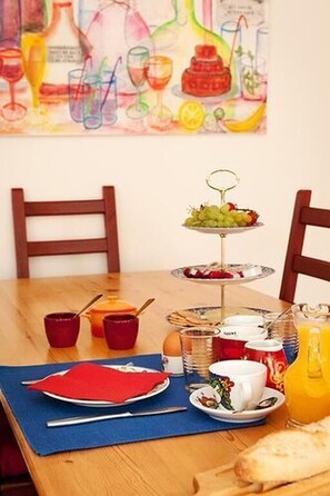 Tägliches einheimisches Frühstück gegen Gebühr