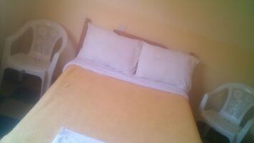 Double Room | Desk, iron/ironing board, free WiFi, bed sheets