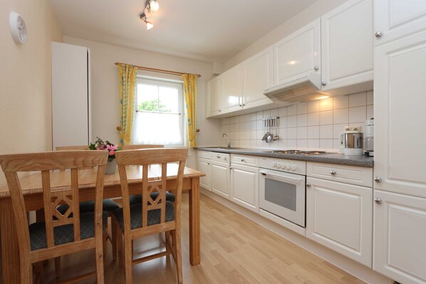 Oven, dishwasher, highchair