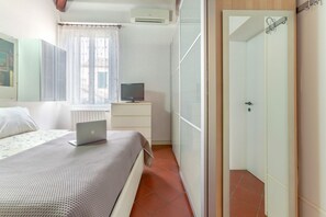 Unclassified image, 3 of 43, button - Duplex Apartment Free Parking in ZTL (Ferrara)