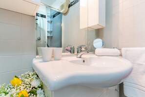 Unclassified image, 2 of 43, button