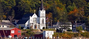 Twin Ponds Waterfront Guest house