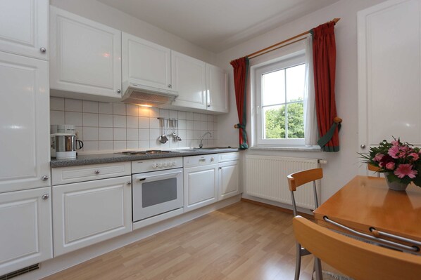 Oven, dishwasher, high chair
