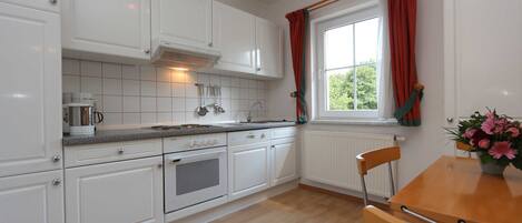 Oven, dishwasher, highchair