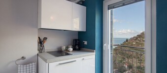 House 67 Seaview Studio with Jacuzzi Manarola