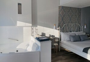 1 chambre, fer et planche à repasser, Wi-Fi, literie fournie