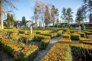 Property grounds - Vineyard English Garden (Paso Robles)