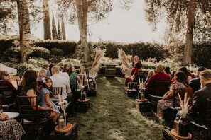 Outdoor banquet area - Vineyard English Garden (Paso Robles)